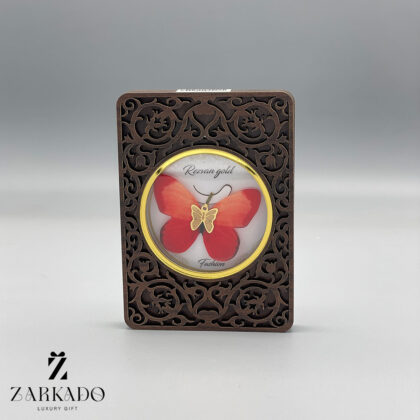 پلاک طلا طرح پروانه قرمز پر رنگ