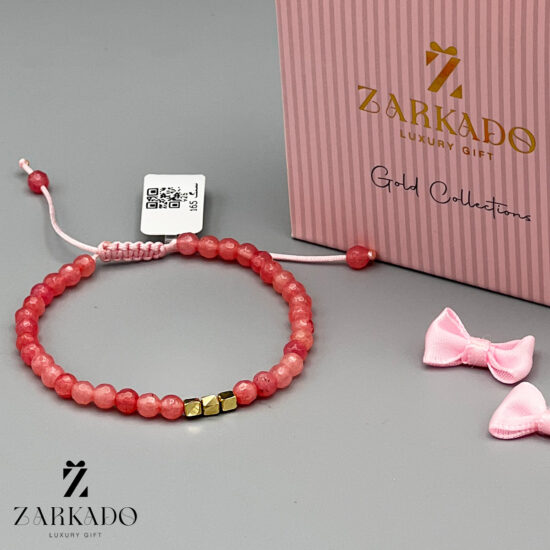 دستبند سنگی صورتی با مهره طلای مربعی