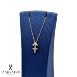 پلاک طلا نماد یونانی ماه تولد آذر میناکاری سفید صدفی