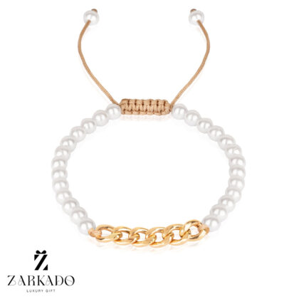 دستبند مرواریدی سفید با پلاک طلا کارتیه