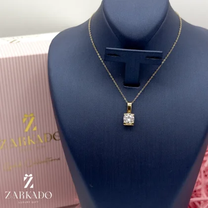 پلاک طلا طرح نگین اتمی تراش برلیان