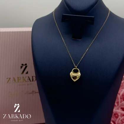 پلاک طلا طرح قلب با حک تیفانی