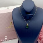 پلاک طلا طرح نگین اتمی تراش پرنسس سبز