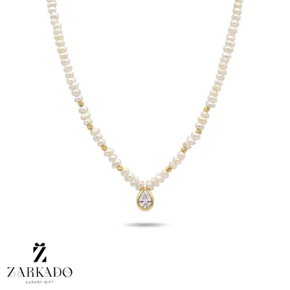 گردنبند مروارید پرورشی با پلاک نگین دار و گوی البرنادو طلا